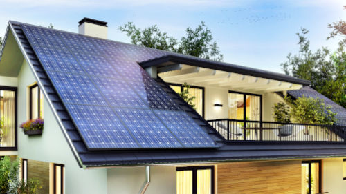 Lakossági napelemes rendszer háztetőre telepítve