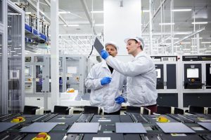 Napelem panel a gyártósoron