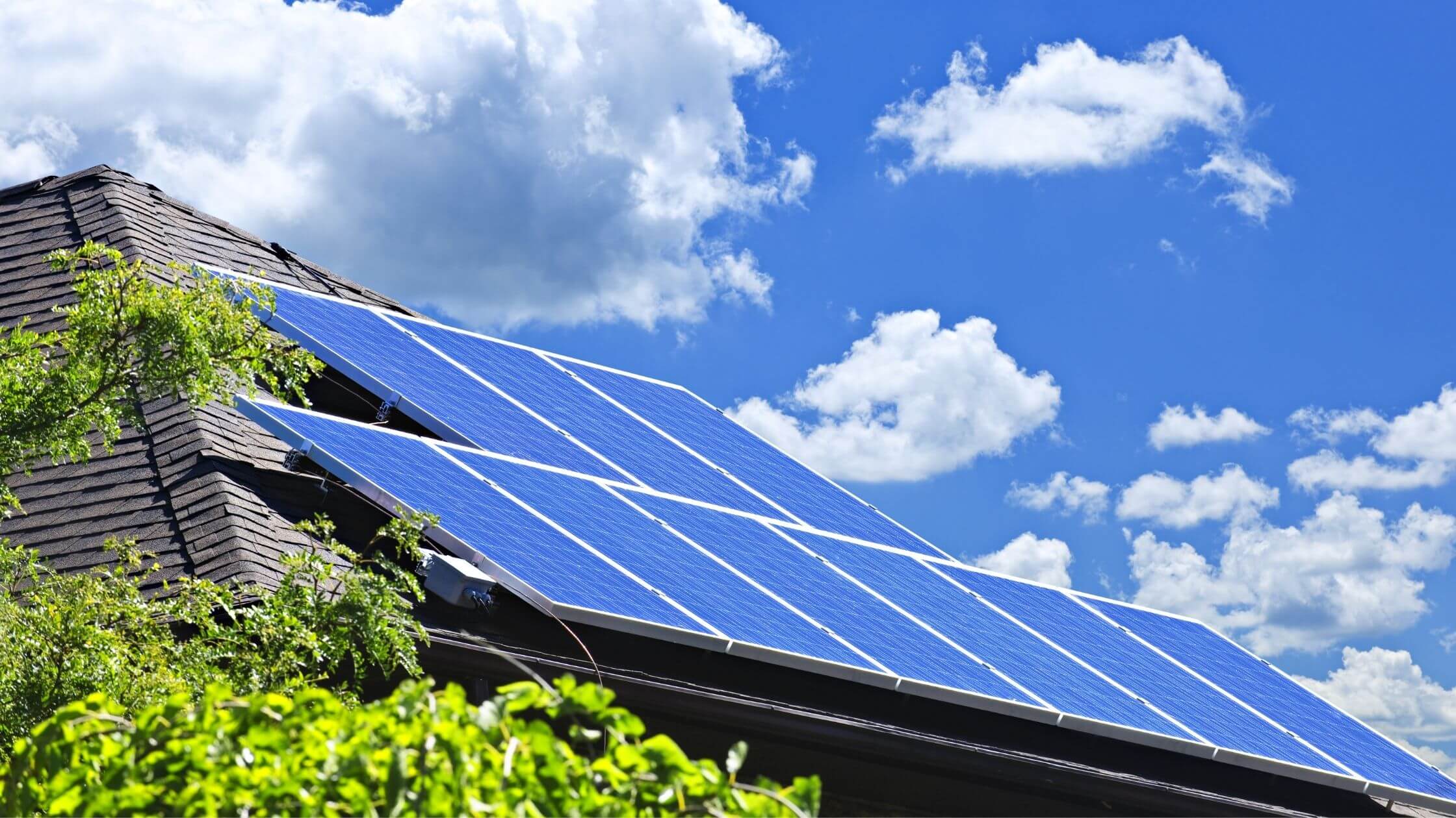 napelemes rendszer telepítése tetőre